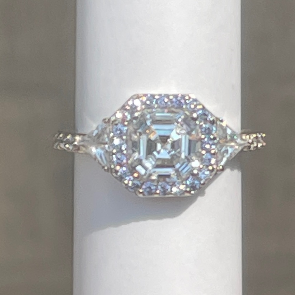 Diamonique Diamond engagement ring Sz 8 Sterling Silver